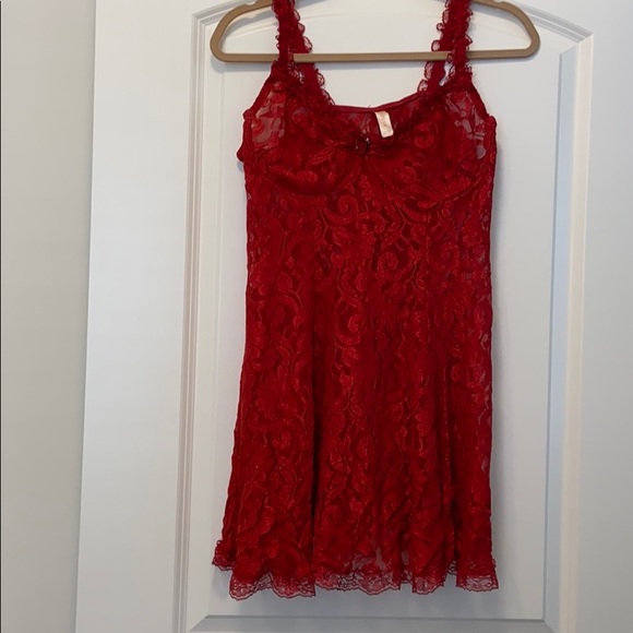 Cacique Other - Cacique Red lace Négligée w/string thong 18/20